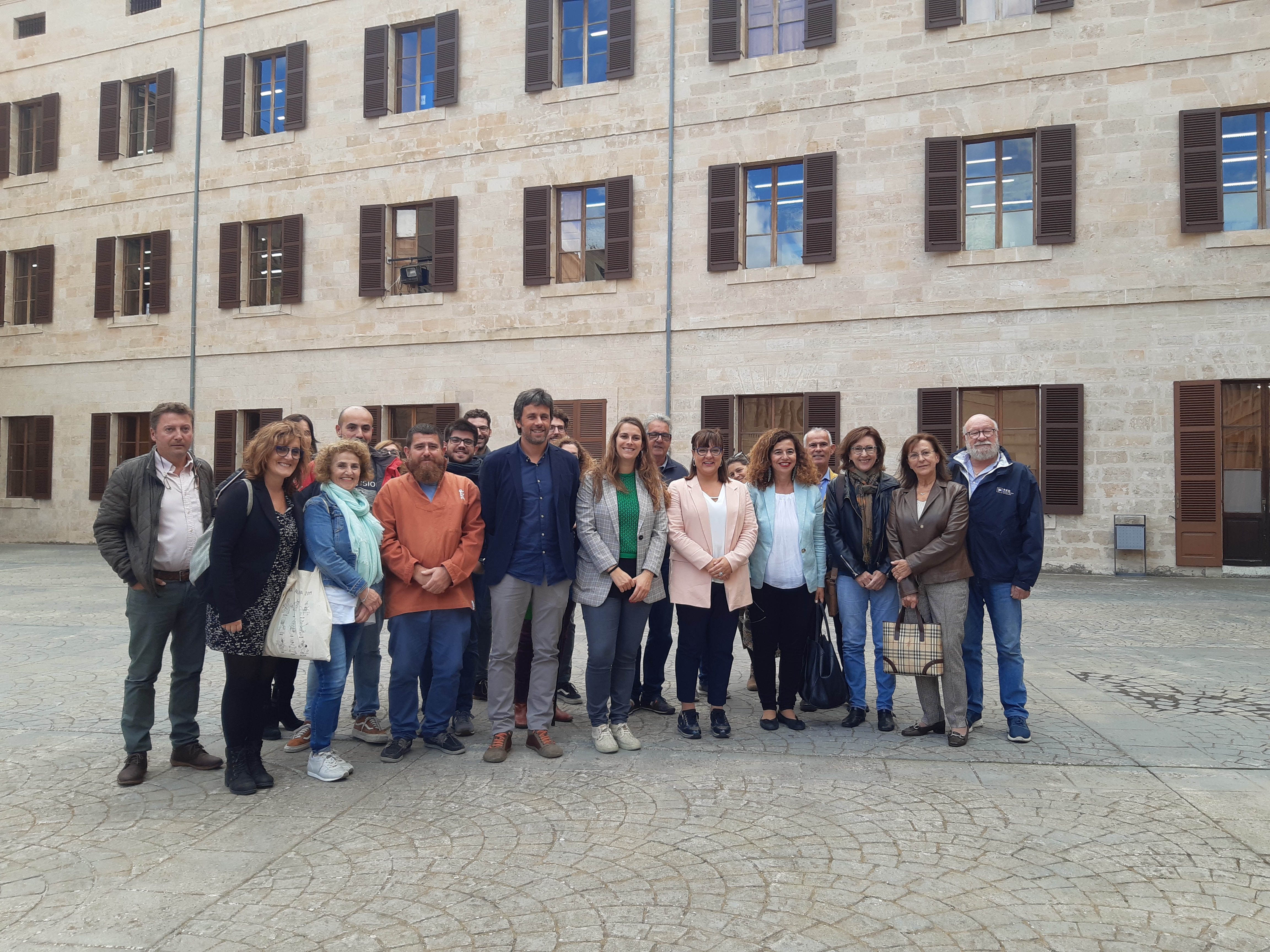 Foto de família amb agents implicats en l'elaboració del decàleg