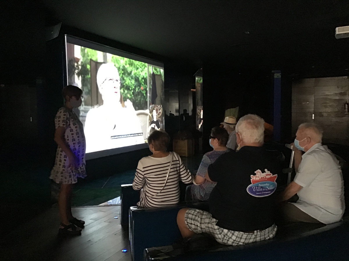 Testimonis a la sala d’Audiovisuals de La remor de la memòria