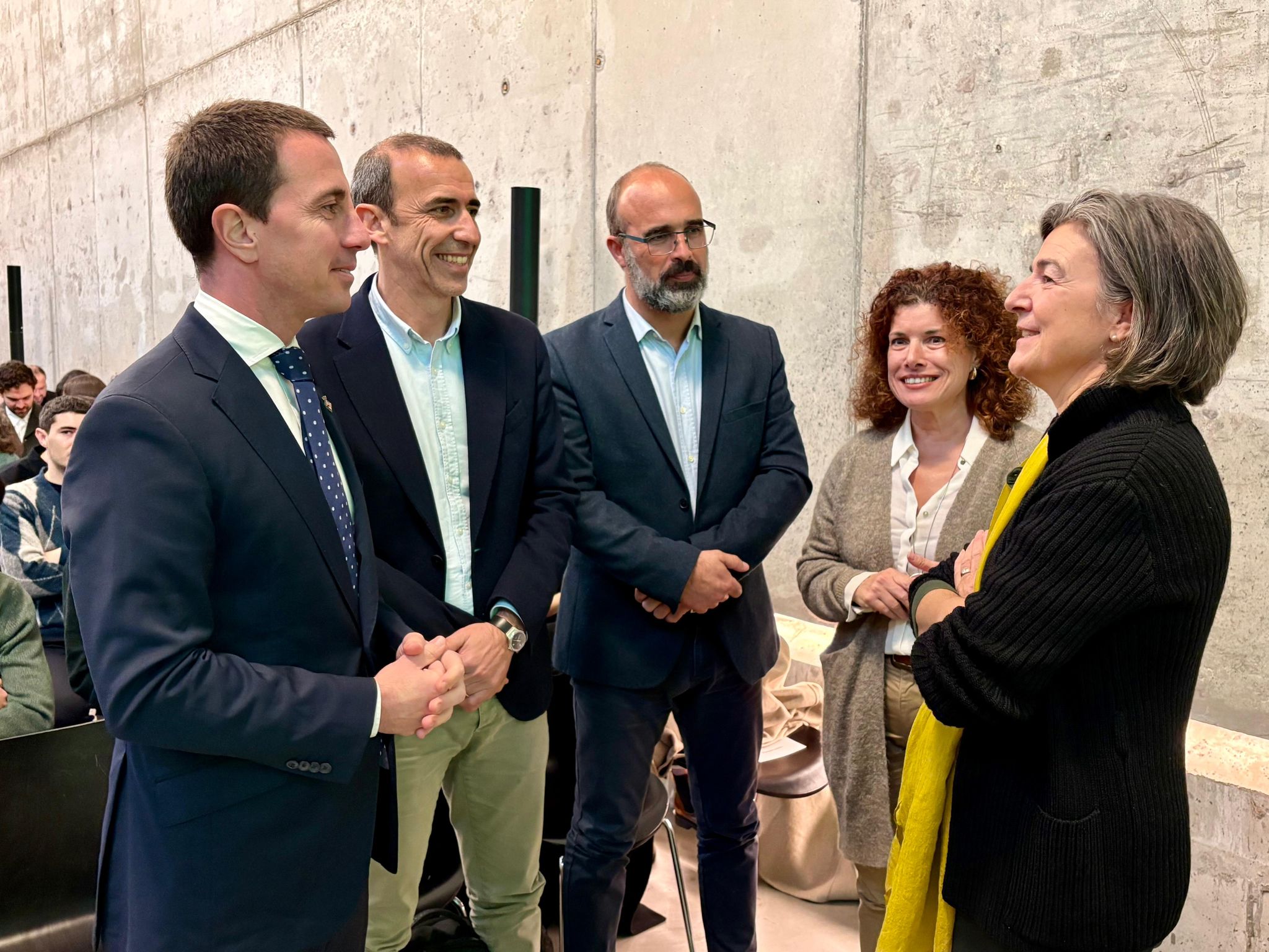 El presidente Llorenç Galmés se reúne con los arquitectos del proyecto ganador del concurso EUROPAN para la rehabilitación de Es Sindicat de Felanitx.