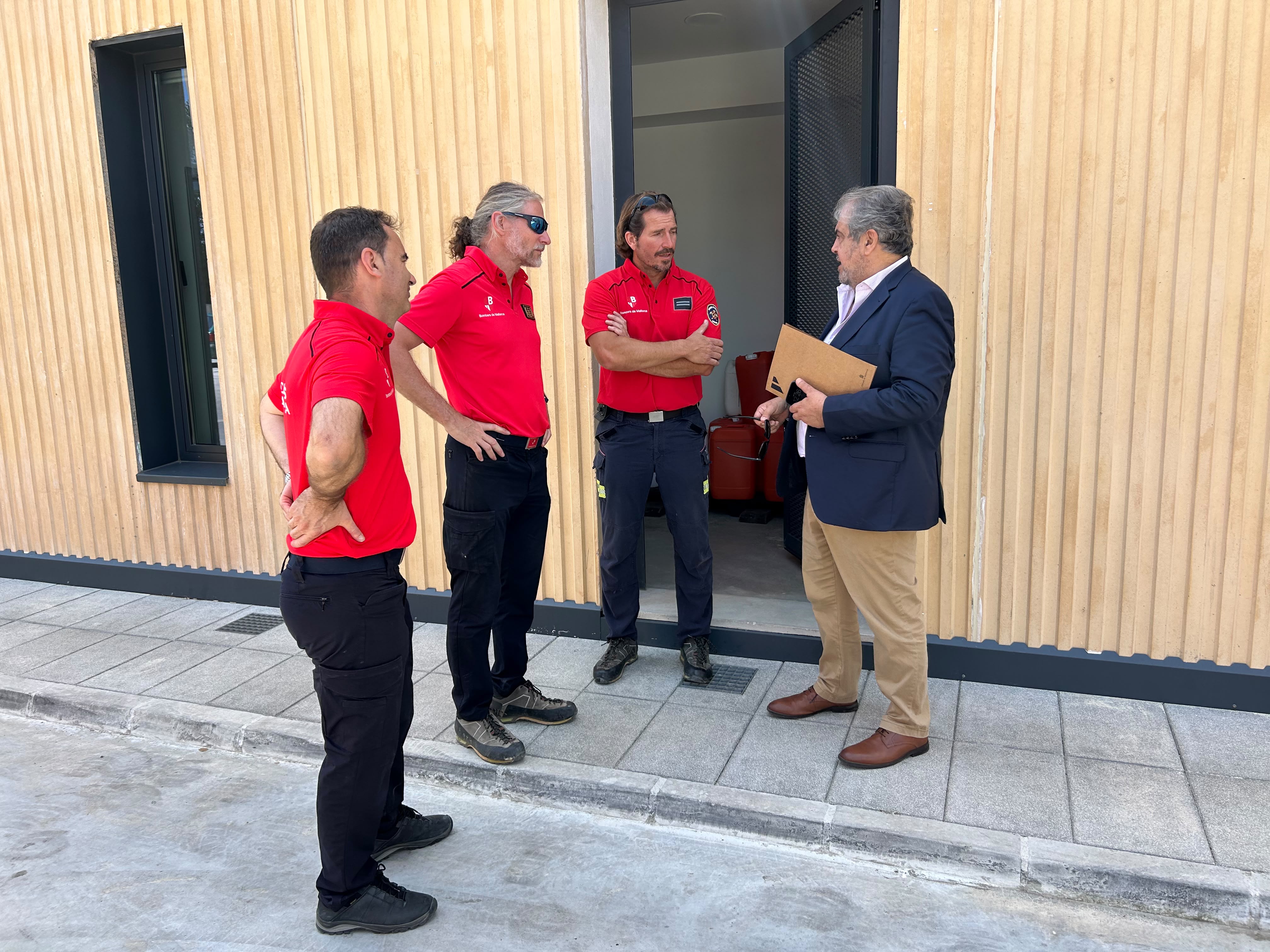 Presentación del nuevo vehículo multifuncional pionero para emergencias complejas de los Bomberos de Mallorca.