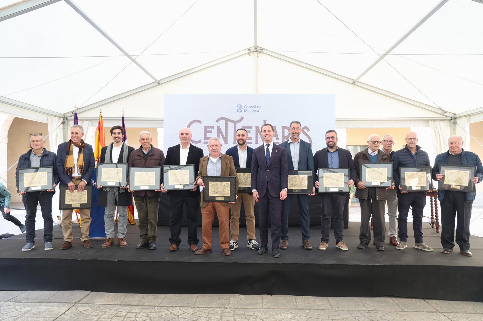 Acto de homenaee del Consell de Mallorca a los pueblos centenarios de Mallorca.