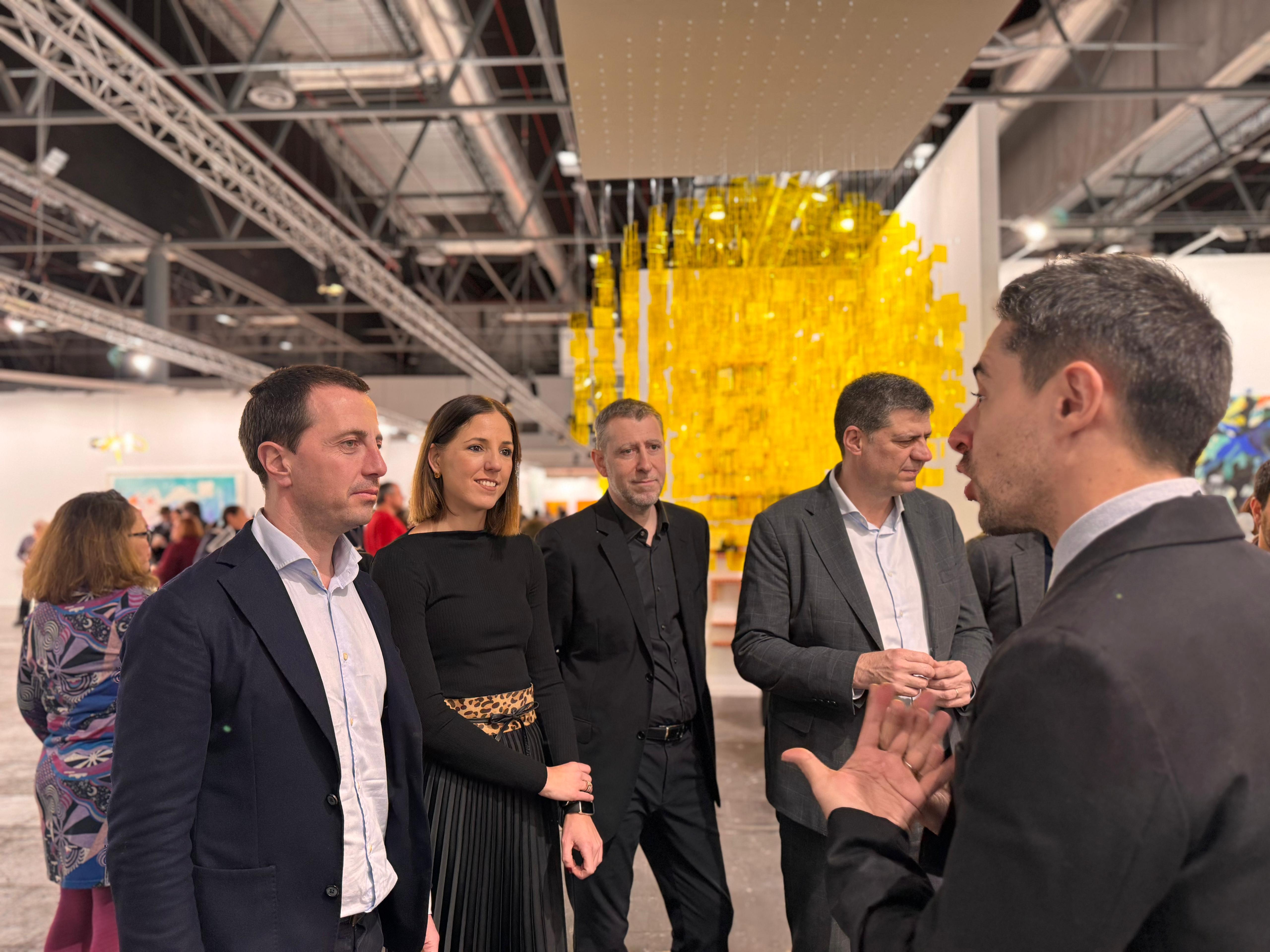 Momento de la visita del presidente del Consell de Mallorca, Llorenç Galmés y la vicepresidenta y consejera de Cultura y Patrimonio, Antònia Roca a la feria internacional ARCO Madrid