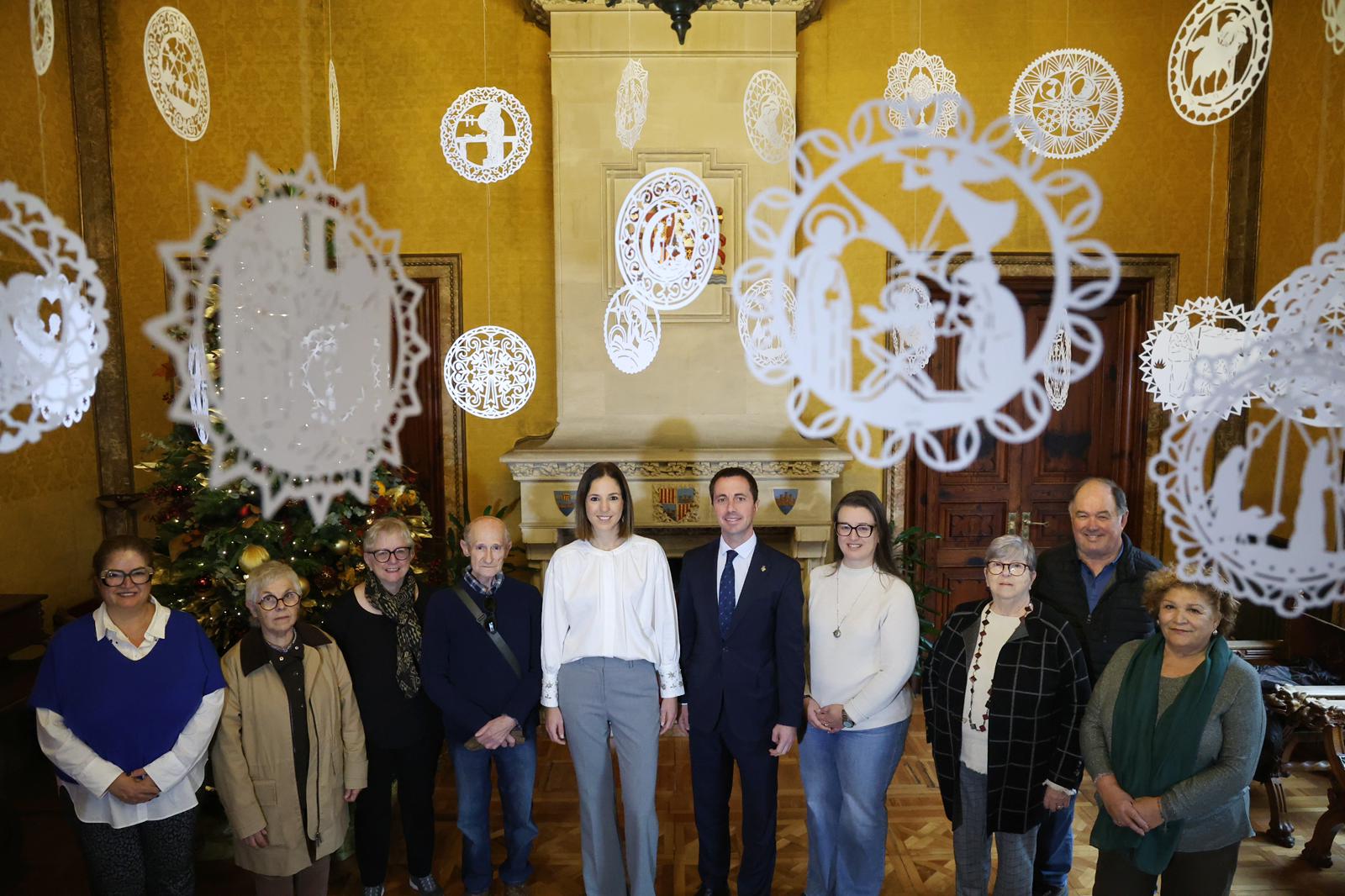 El presidente, Llorenç Galmés y la vicepresidenta, Antònia Roca con el grupo de neulers y neuleres de Mallorca