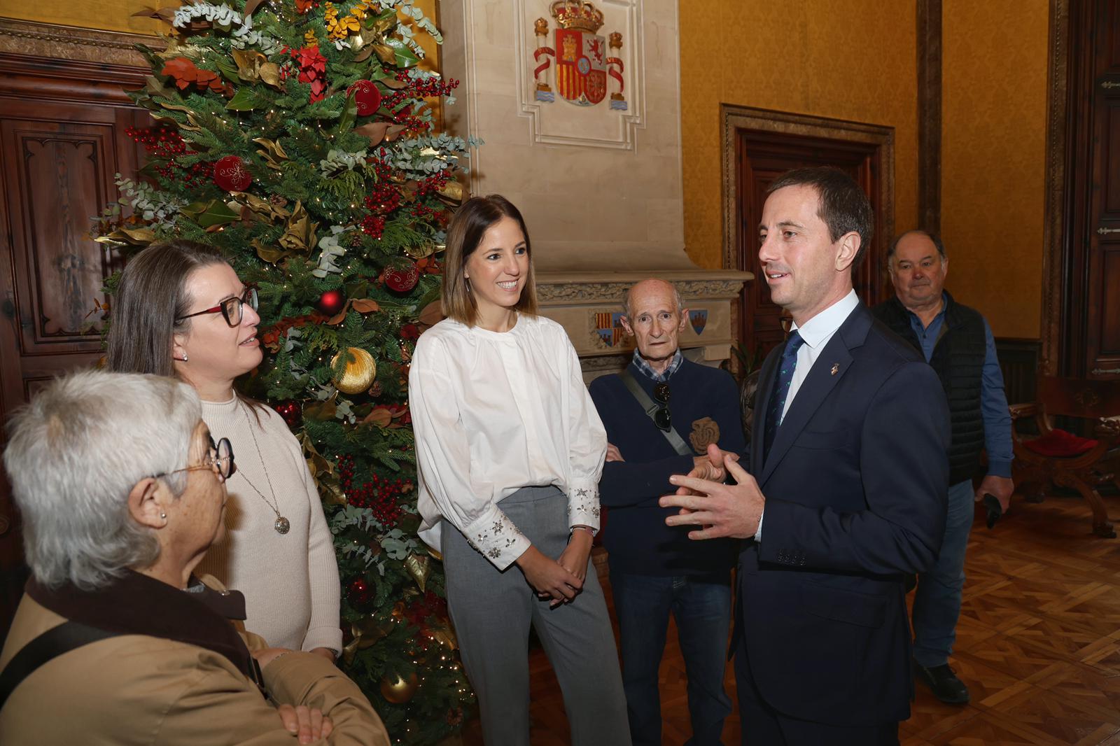 El presidente, Llorenç Galmés y la vicepresidenta, Antònia Roca con los representantes de los grupos de neulers y neuleres de Mallorca