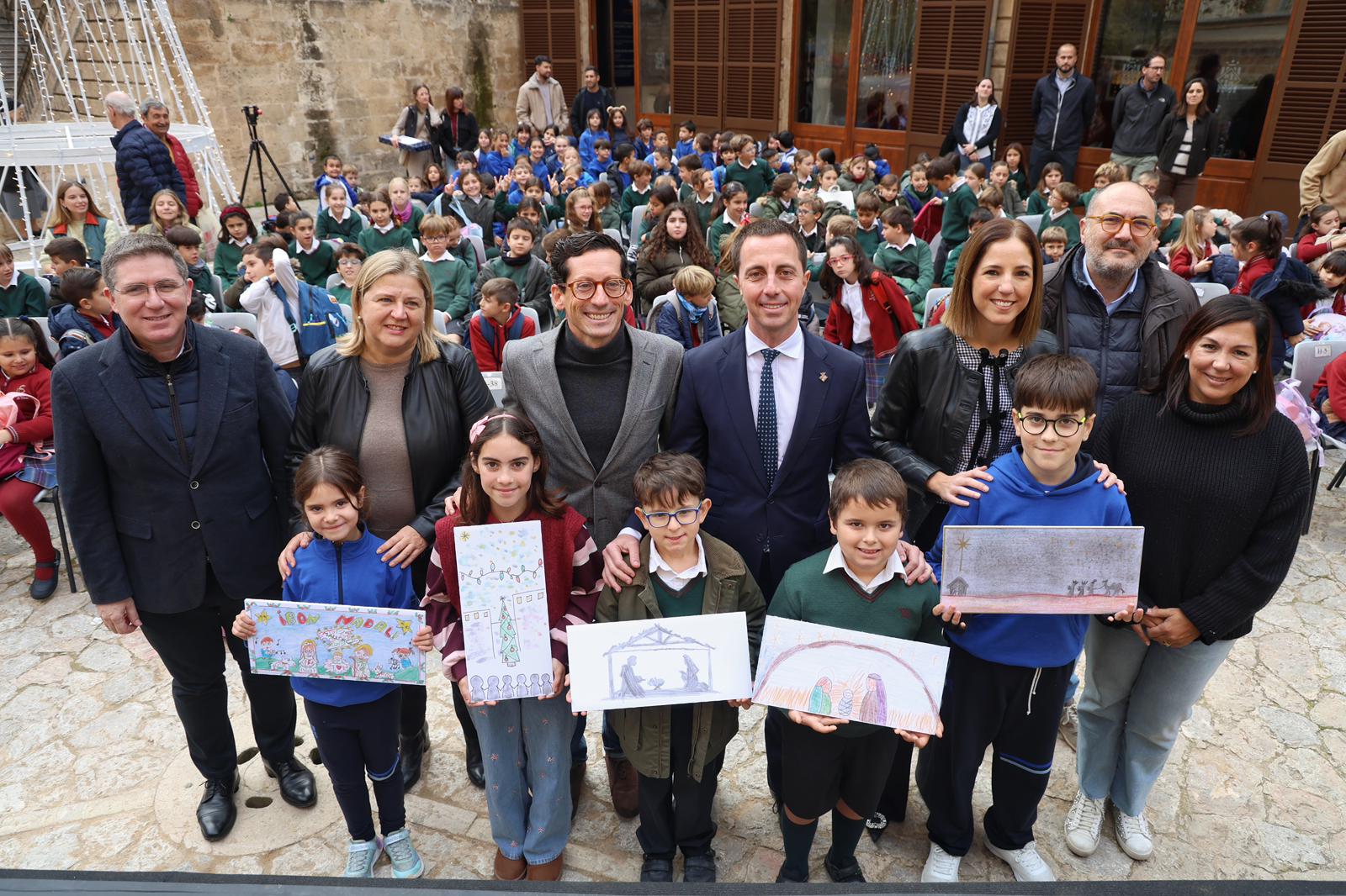 Acto de entrega de los premios del concurso escolar “Dibuja tu postal navideña” en La Misericòrdia