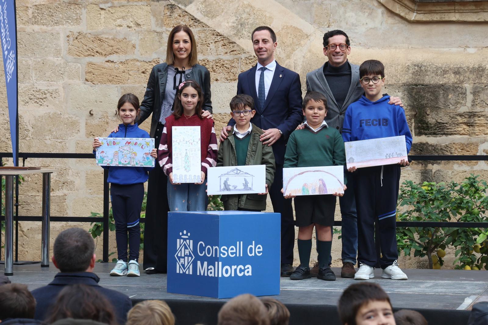 Acto de entrega de los premios del concurso escolar “Dibuja tu postal navideña” en La Misericòrdia