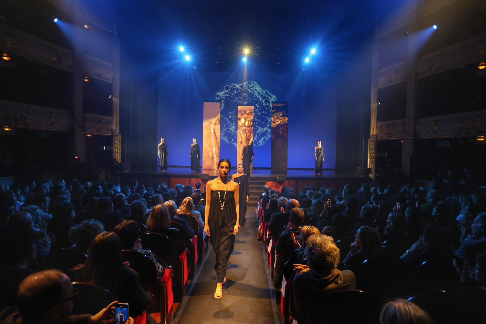 Gala Moda Artesana de Mallorca en el Teatro Principal de Palma.