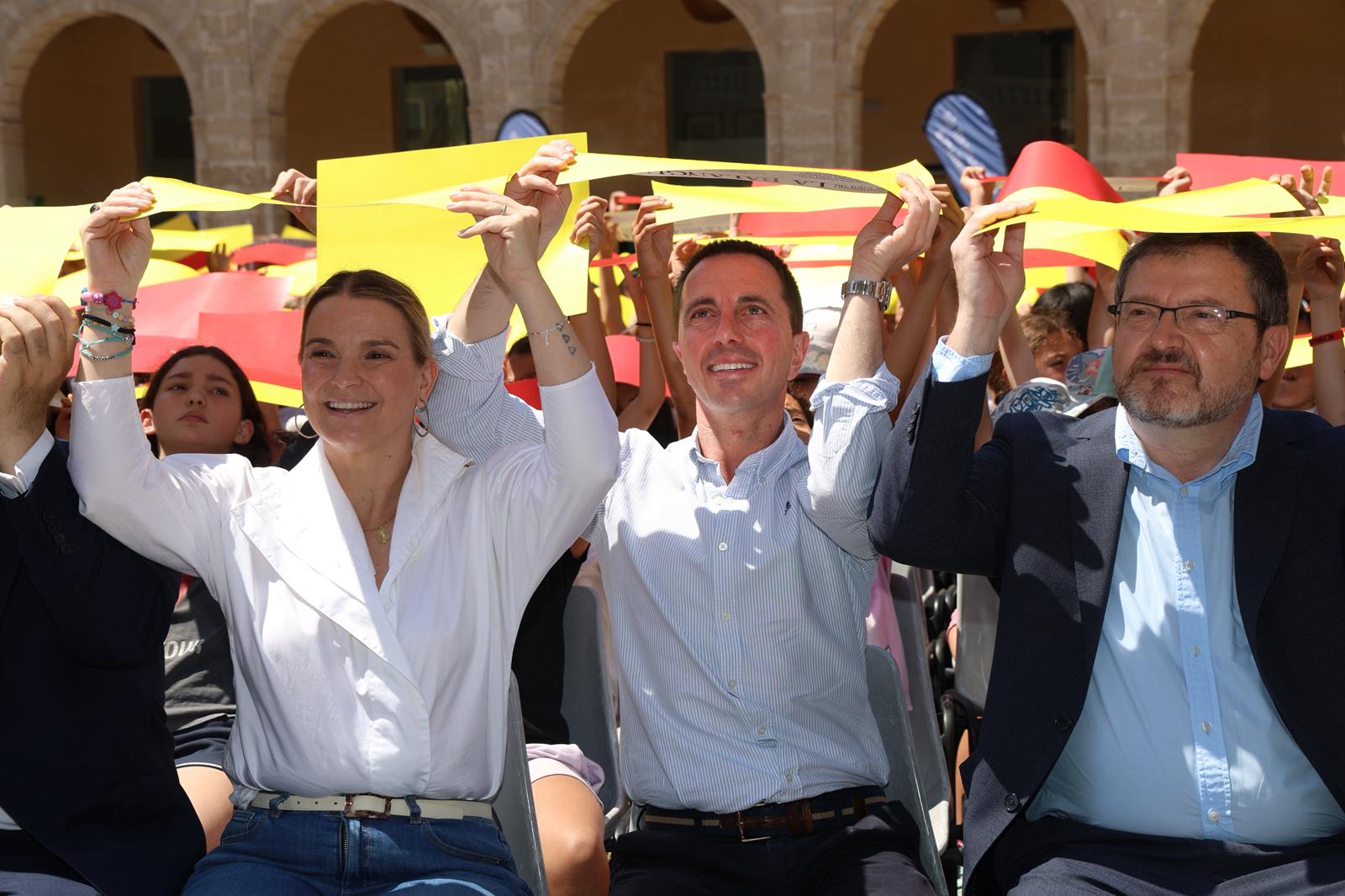 Celebración de la cantata colectiva de «La Balanguera» en el patio dels Homes de la Misericòrdia.