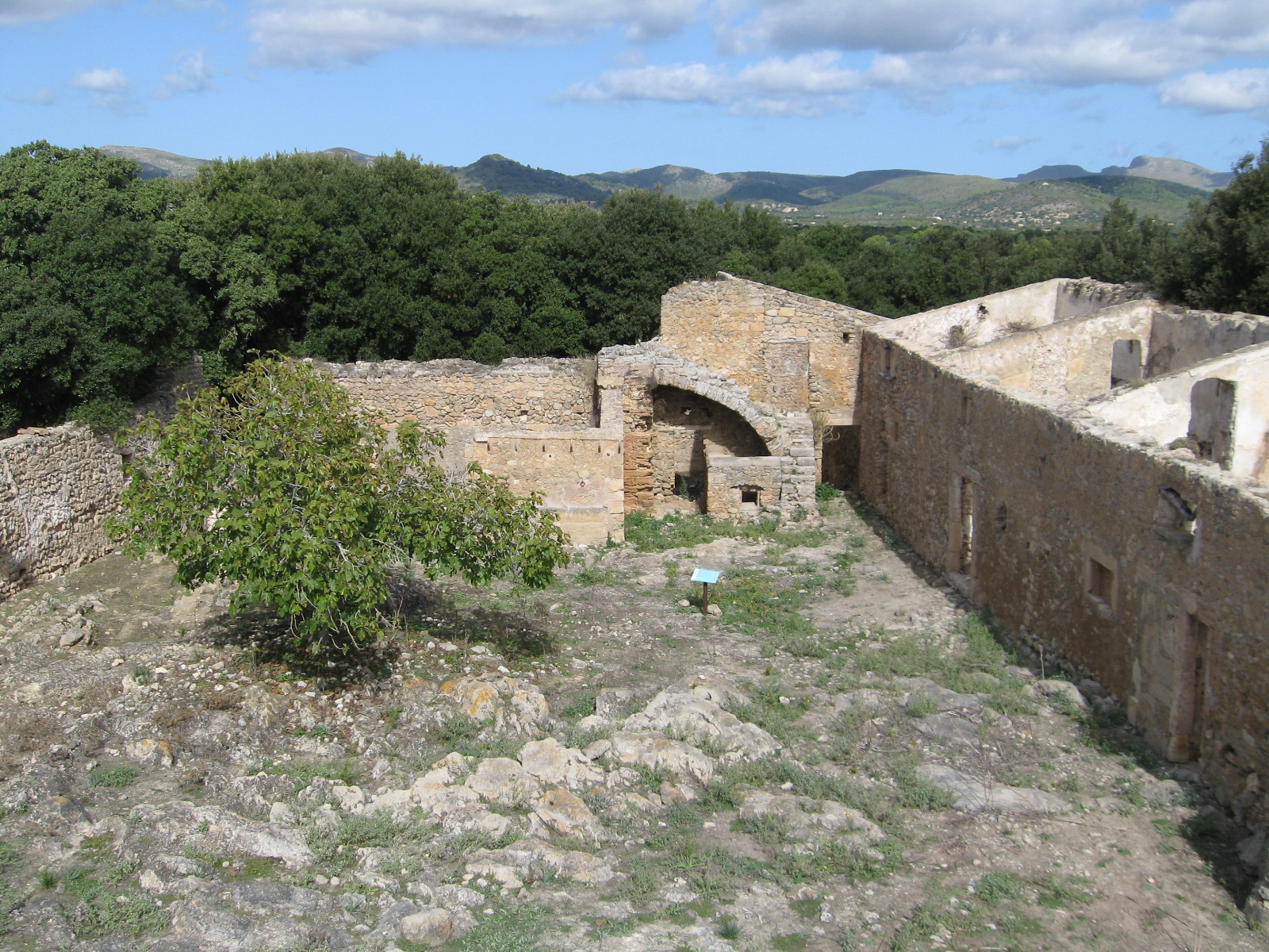 Vista d’ocell de la clastra a l’any 2010