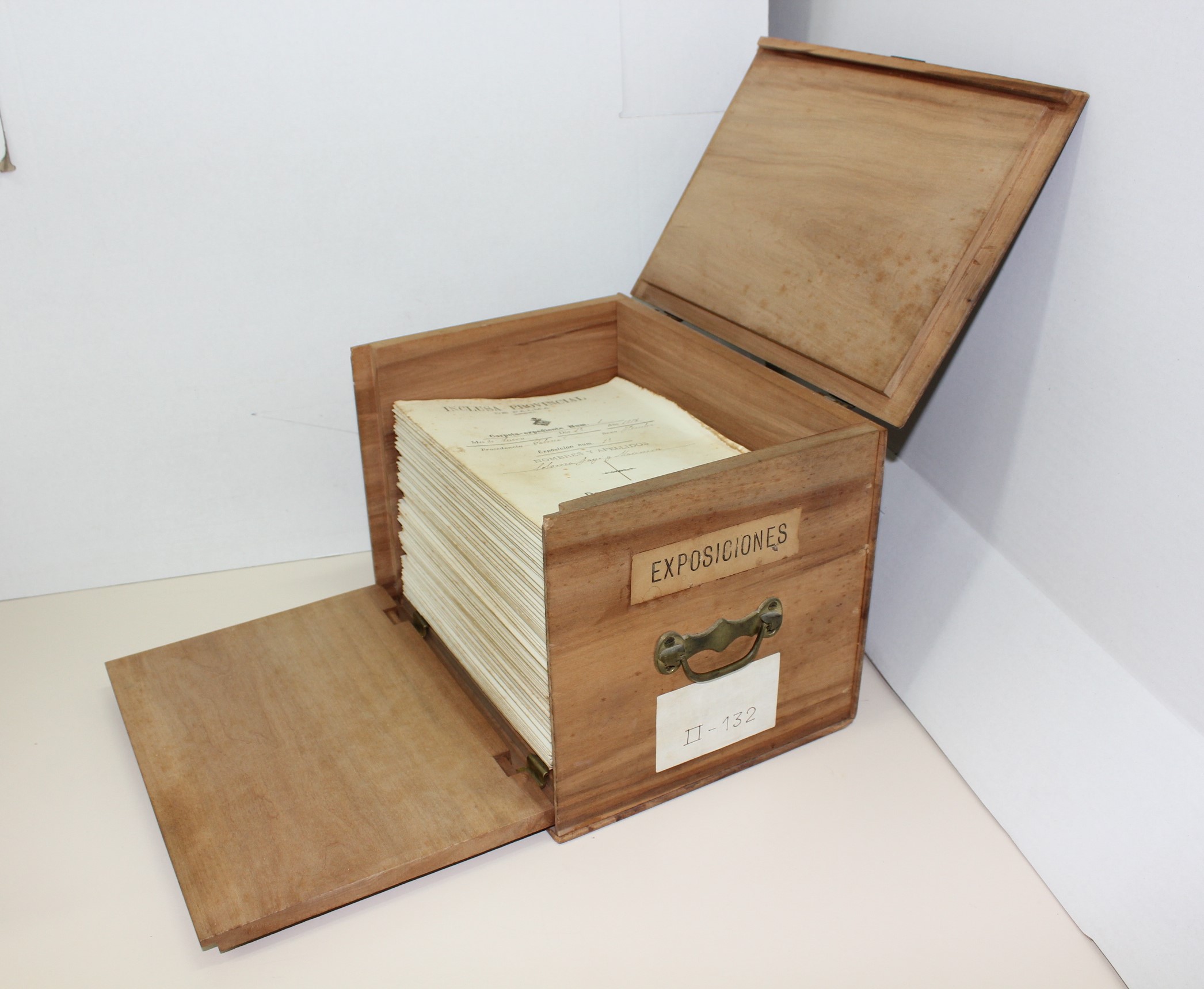 Casa General de Expósitos: cajas de madera de expedientes de expósitos, hechas por el taller de carpintería de la Casa de Misericordia