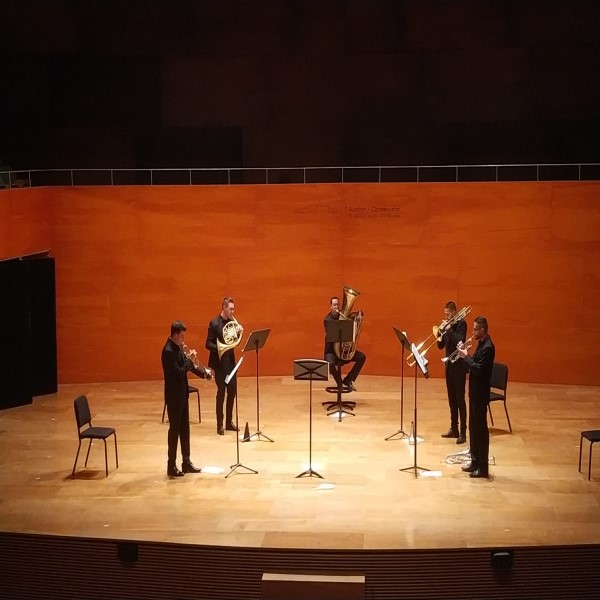 Creuant l'atlàntic amb quintet de vent metall